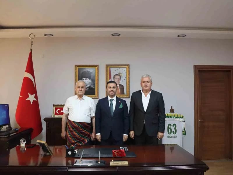 Koçarlı Kaymakamı Ramazan Taşkın, Esnaf ve sanatkalar Odası Başkanı Hüseyin Yaman, Yılın Ahisi Alaattin Kayıp ve ilçede