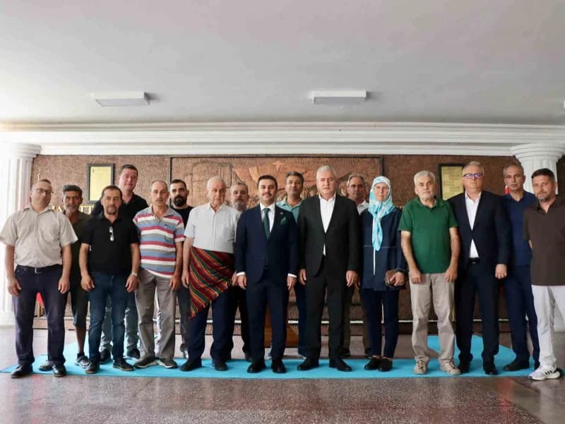 Koçarlı Kaymakamı Ramazan Taşkın, Esnaf ve sanatkalar Odası Başkanı Hüseyin Yaman, Yılın Ahisi Alaattin Kayıp ve ilçede