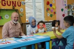 Kocasinan Akademi binası ve eğitim alanında kursiyerler