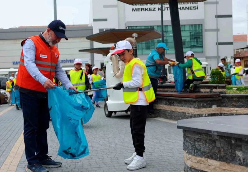 Kocasinan Belediye Başkanı Ahmet Çolakbayrakdar, dünya Temizlik Günü dolayısıyla yaptığı açıklamada, temiz çevrenin sağl