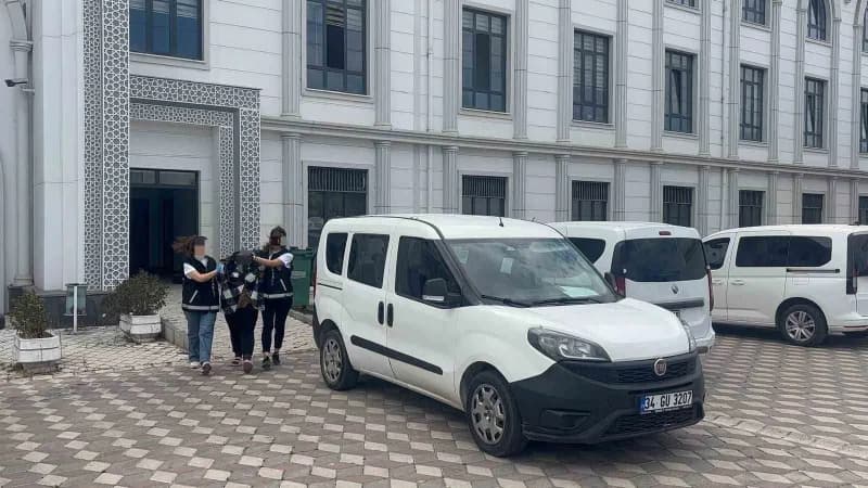 Kocaeli'nin İzmit ilçesinde tartıştığı kocasını silahla vurarak öldüren kadın, emniyette tamamlanan işlemlerinin ardında