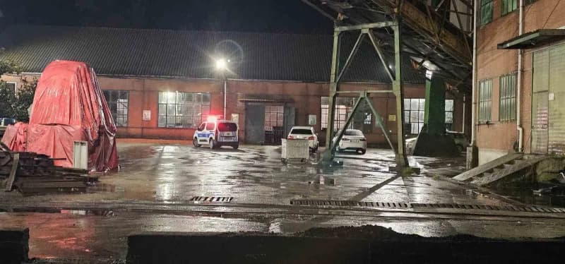 Zonguldak’ta Türkiye Taşkömürü Kurumu (TTK) Kozlu işletmesinde tıkanan kömür silosunu temizlemek için içeri giren işçi U