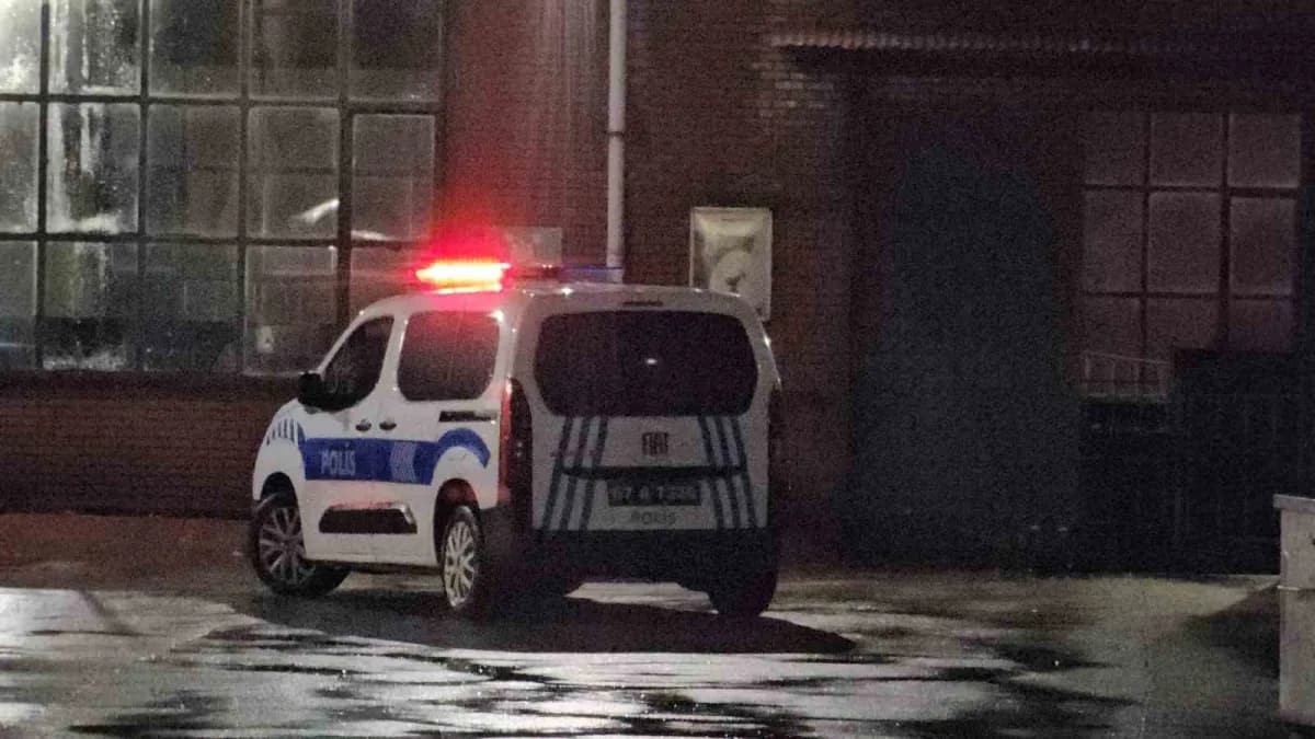 Zonguldak’ta Türkiye Taşkömürü Kurumu (TTK) Kozlu işletmesinde tıkanan kömür silosunu temizlemek için içeri giren işçi U