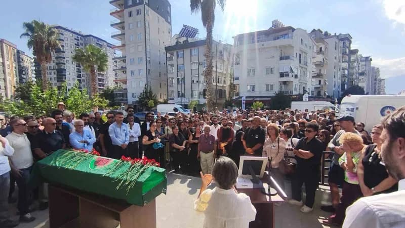 Antalya’da evinde ölü olarak bulunan genç Avukat Antalya Barosu’nda düzenlenen törenle son yolculuğuna uğurlandı