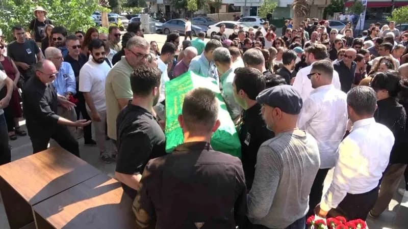 Antalya’da evinde ölü olarak bulunan genç Avukat Antalya Barosu’nda düzenlenen törenle son yolculuğuna uğurlandı