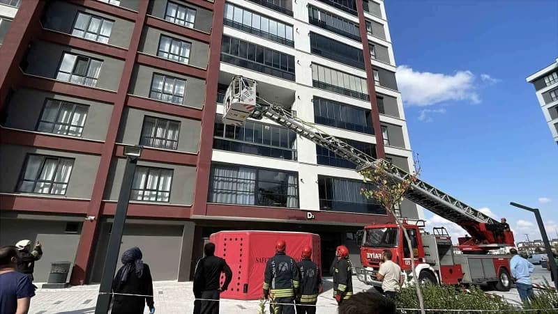 Konya’da çalıştığı sitede işten çıkartılan bir kişi alkol aldıktan sonra on katlı binanın çatısına çıkarak intihar teşeb