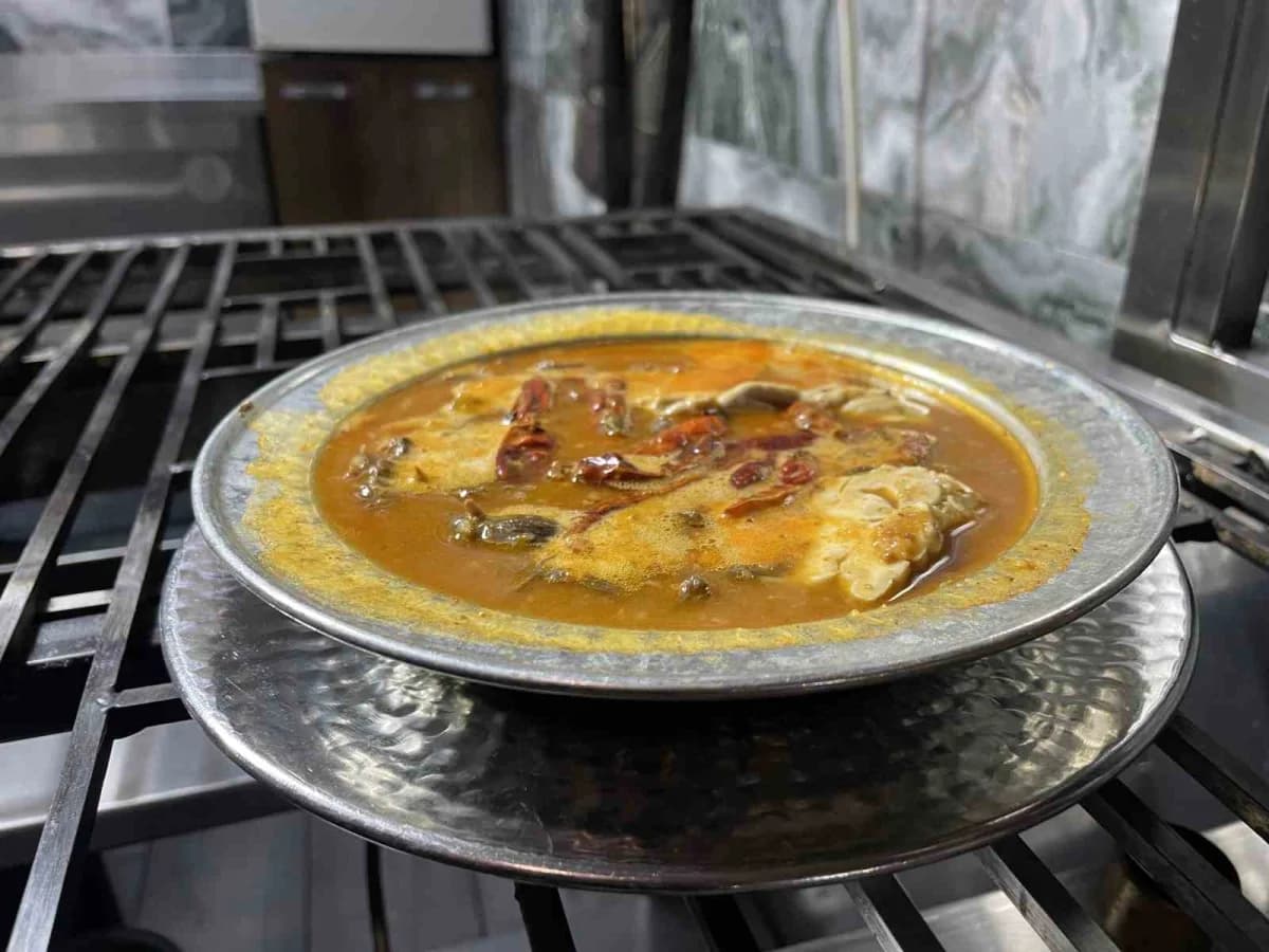 Konya'da kelle, ayak ve yanak etinden hazırlanan atom çorbası sıcak servis ediliyor