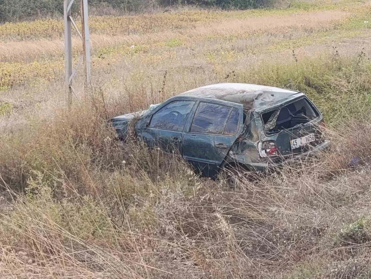 Konya’nın Beyşehir ilçesinde yağışlı havanın etkisiyle kontrolden çıkan otomobil şarampole devrildi. Kazada 1 kişi yaral