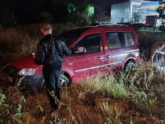 Konya Beyşehir'de yağışlı havada kaygan yolda devrilen hafif ticari araç ve olay yeri
