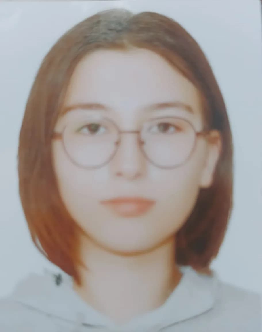 22 yaşındaki Hatice Uludağ, öğrenim amacıyla gittiği Güney Kore’de geçirdiği beyin anevrizması sonucu hayatını kaybetti.