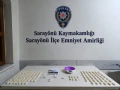 Konya'da polis ekipleri uyuşturucu operasyonunda şüphelileri gözaltına alıyor