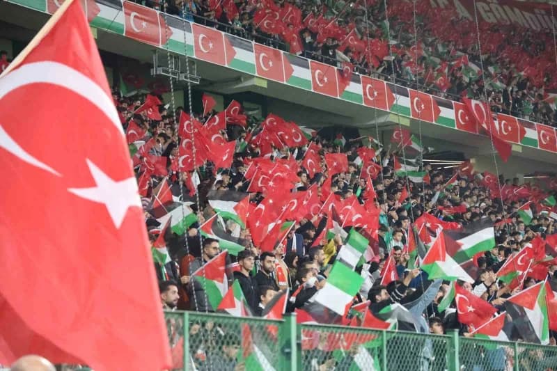Konyaspor ile Filistin Milli Takımı, Konya'da oynanan dostluk karşılaşmasında 2-2 berabere kaldı.