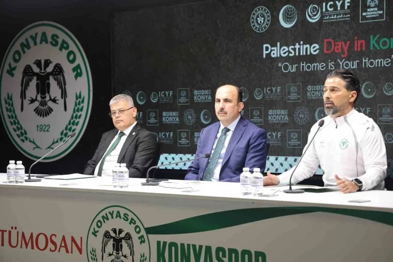 Konya Büyükşehir Belediye Başkanı, Konyaspor Başkanı ve Teknik Direktör basın toplantısında konuşuyor