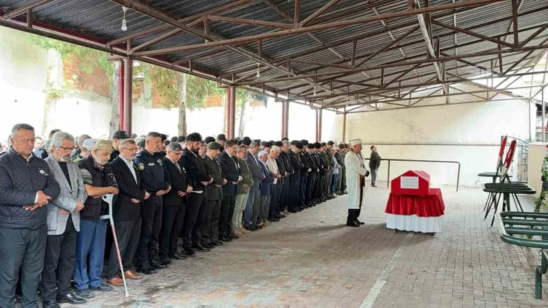 Kılınan cenaze namazının ardından Şahin’in naaşı, Zile Asri Mezarlığı’nda dualarla toprağa verildi.