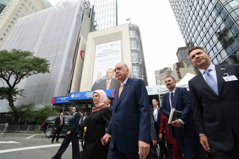 Cumhurbaşkanı Recep Tayyip Erdoğan, Türkevi önünde gazetecilere açıklama yapıyor