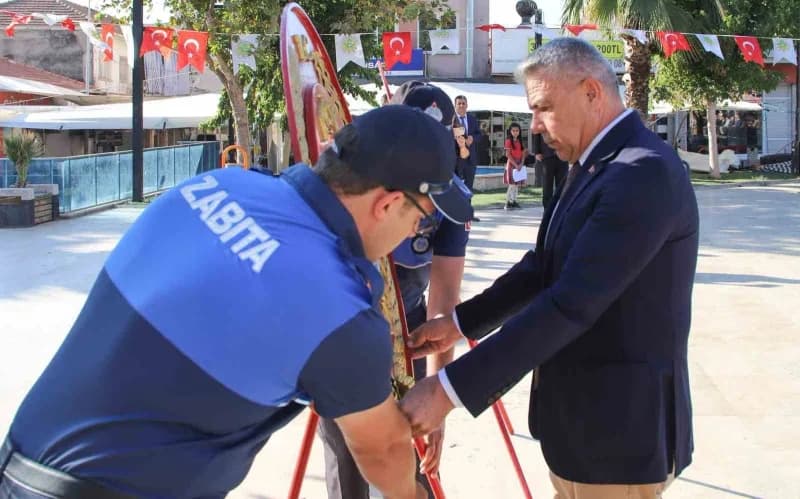 Aydın’ın Köşk ilçesinde 19 Eylül Gaziler Günü dolayısıyla tören düzenlenirken, İlçe protokolü Gaziler ve vatandaşlarla b