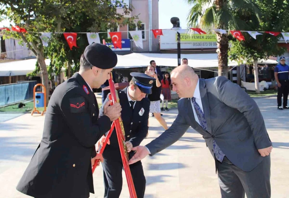 Aydın’ın Köşk ilçesinde 19 Eylül Gaziler Günü dolayısıyla tören düzenlenirken, İlçe protokolü Gaziler ve vatandaşlarla b