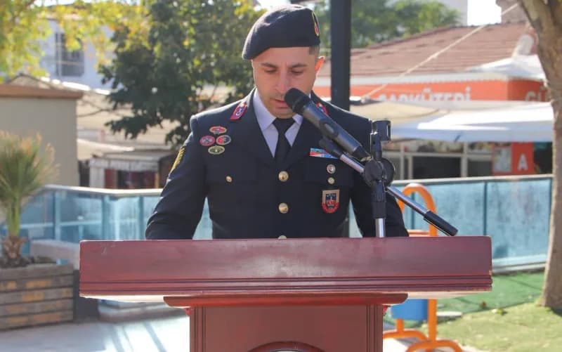 Aydın’ın Köşk ilçesinde 19 Eylül Gaziler Günü dolayısıyla tören düzenlenirken, İlçe protokolü Gaziler ve vatandaşlarla b
