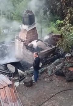 Kastamonu Taşköprü ilçesinde köy fırınında çıkan yangında itfaiye ekipleri müdahale ediyor