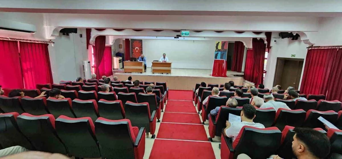 Köyceğiz Halk Eğitimi Merkezi konferans salonunda düzenlenen Müftülük personel toplantısı