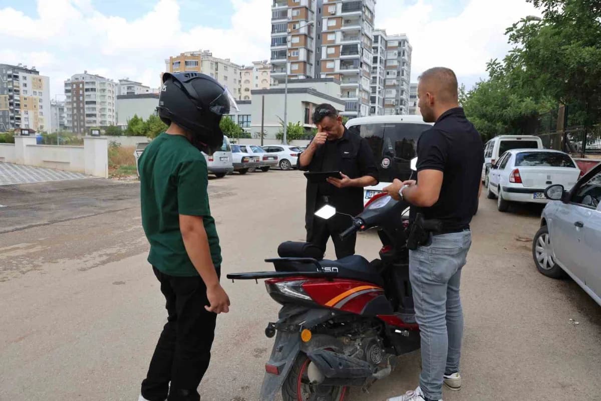 Adana’nın Kozan ilçesinde yeni eğitim-öğretim yılının başlamasıyla birlikte okul çevrelerinde güvenlik önlemleri artırıl