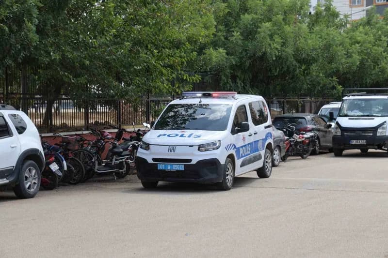 Adana’nın Kozan ilçesinde yeni eğitim-öğretim yılının başlamasıyla birlikte okul çevrelerinde güvenlik önlemleri artırıl