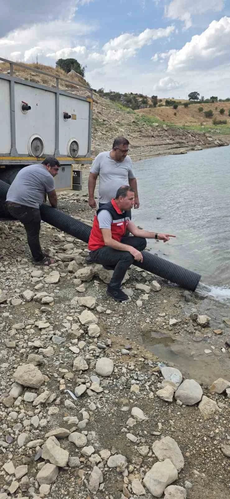 Dicle İlçe Tarım ve Orman Müdürü Deniz Yıldırım, "Tarım ve Orman Bakanlığımızın öncülüğünde yürütülen "Su Kaynaklarının