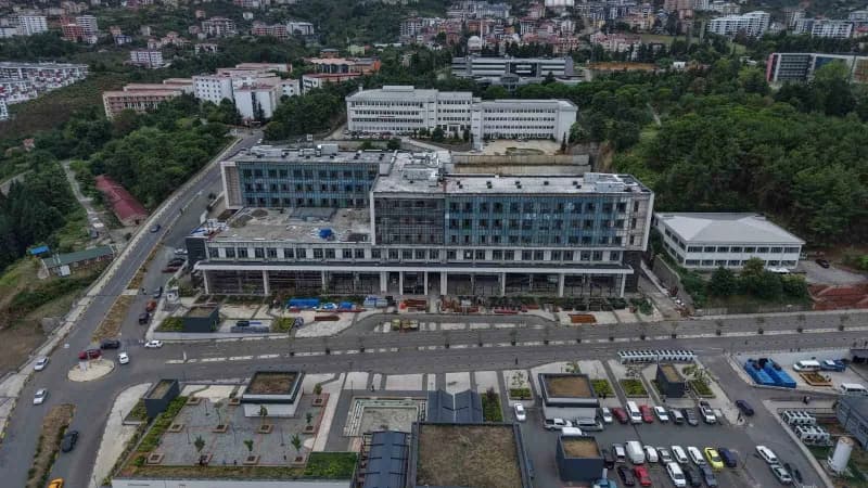 Trabzon'da Karadeniz Teknik Üniversitesi kampüsünde inşaatı devam eden KTÜ Çocuk Hastanesi binası