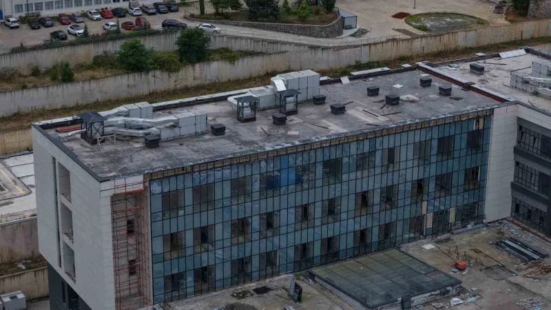 Trabzon'da yapımı 2016 yılından bu yana devam eden Çocuk Hastanesi'nin inşaatında yüzde 95 seviyesine ulaşıldı. Hastanen
