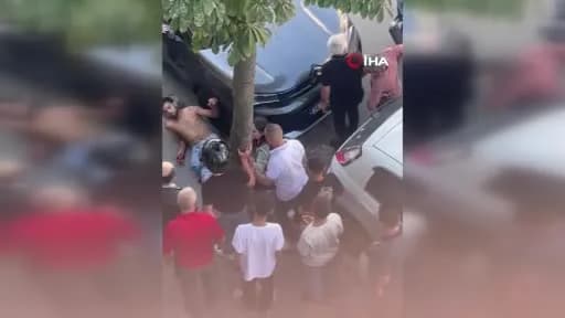 Küçükçekmece’de kaldırımda bıçaklı saldırı sonrası polis ve sağlık ekipleri olay yerinde