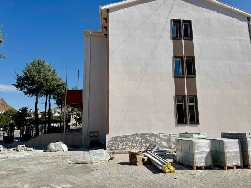 Malatya'nın Kuluncak ilçesinde, turizm ve konaklama kapasitesinin artırılması amacıyla yapımına başlanan 50 yataklı ve 1