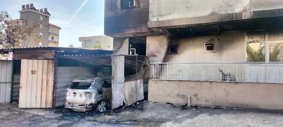 Yanan ev ve araç (Arşiv)