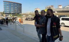 Antalya Serik'te küçükbaş hayvan şikayeti sonrası çıkan yangında kundaklanan otomobil ve hasar gören 3 katlı bina