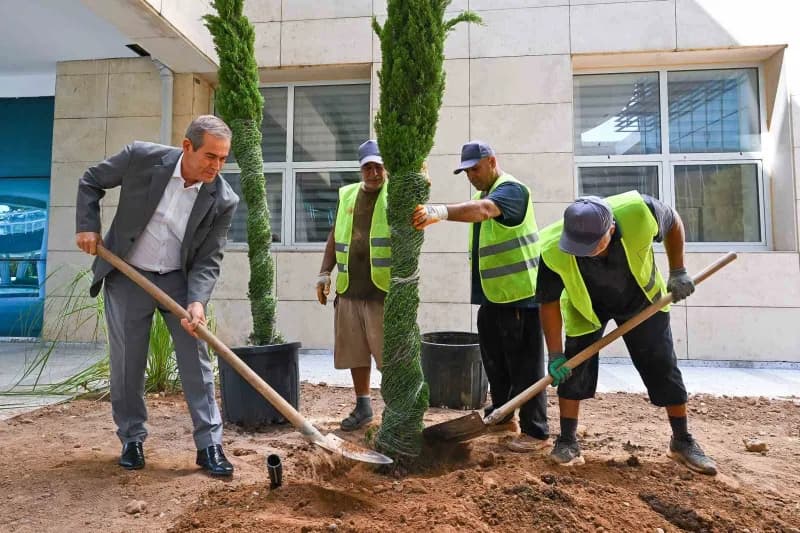 Antalya Ticaret ve Sanayi Odası’nın (ATSO) Hizmet Binası bahçesinde hayata geçirdiği kurakçıl peyzaj uygulaması, Antalya