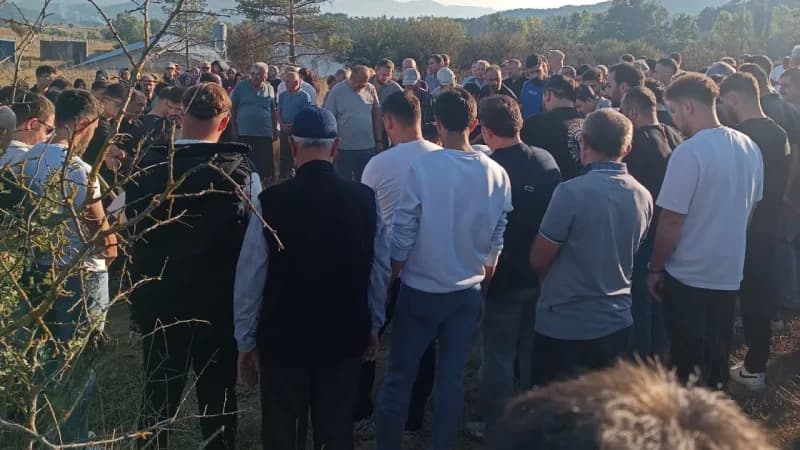 Antalya'nın Muratpaşa ilçesinde arkadaşlarıyla kürek Sörfü (SUP) yaparken dengesini kaybedip denize düşerek hayatını kay