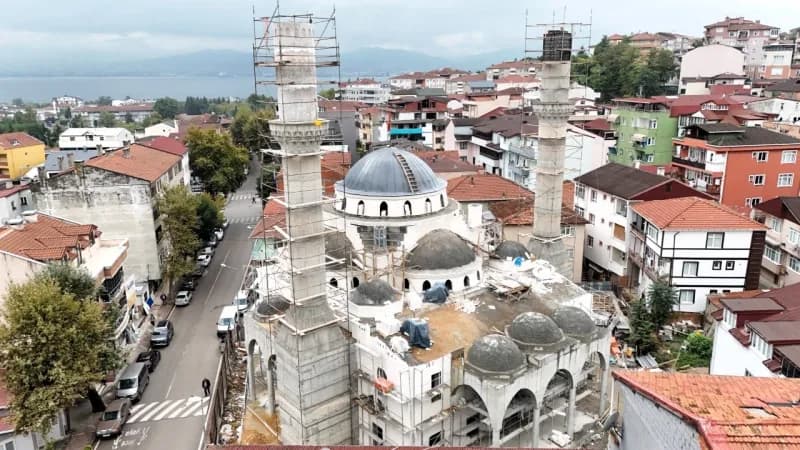Kocaeli Büyükşehir Belediyesi tarafından eski yapının yerine yeniden inşa edilen 1091 kişi kapasiteli Kuruçeşme Merkez C