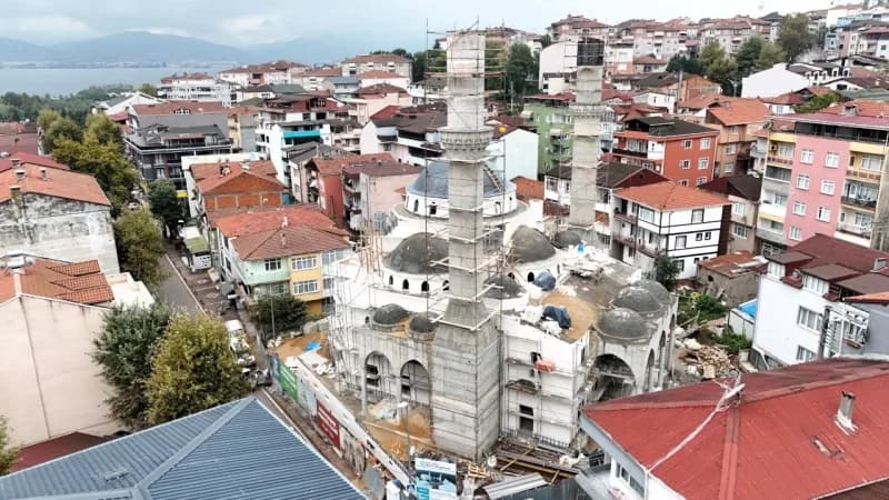 Kocaeli Büyükşehir Belediyesi tarafından eski yapının yerine yeniden inşa edilen 1091 kişi kapasiteli Kuruçeşme Merkez C