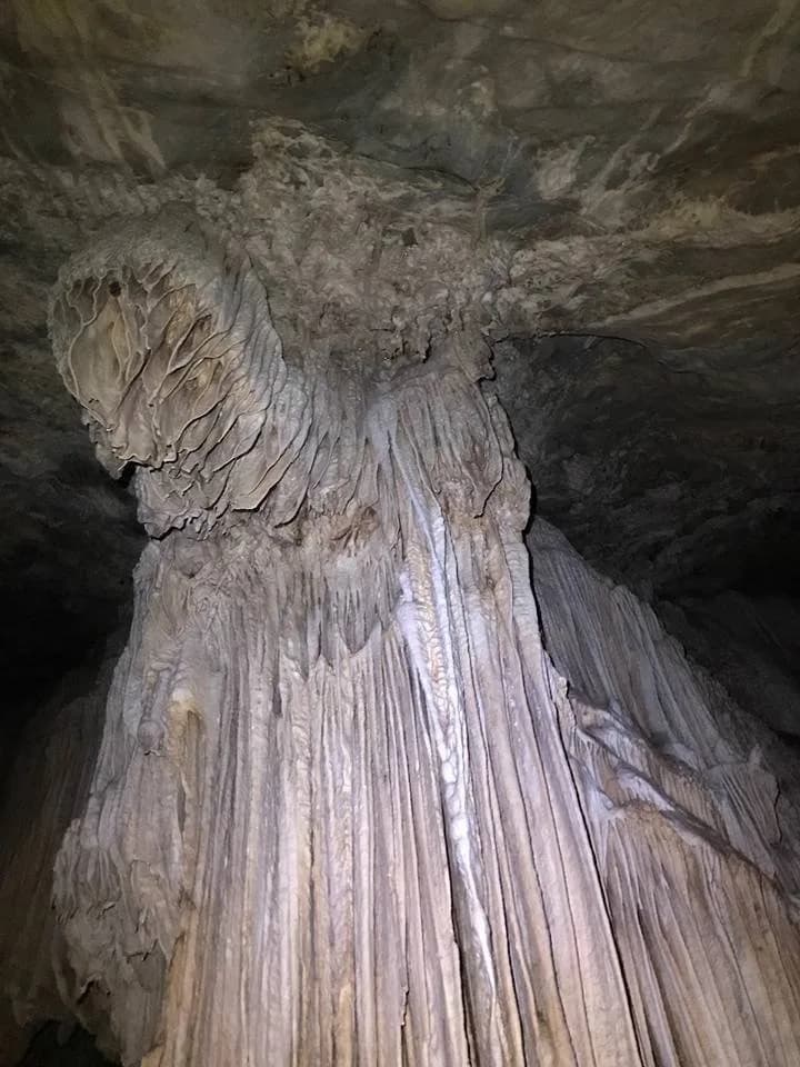 Aydın’ın Kuşadası ilçesinde, içerisindeki aslan görünümündeki dikit nedeniyle “Aslanlı Mağarası” olarak adlandırılan doğ