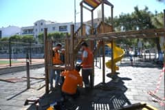 Kuşadası Davutlar Mahallesi'nde yenilenen çocuk oyun alanı ve oyun grupları