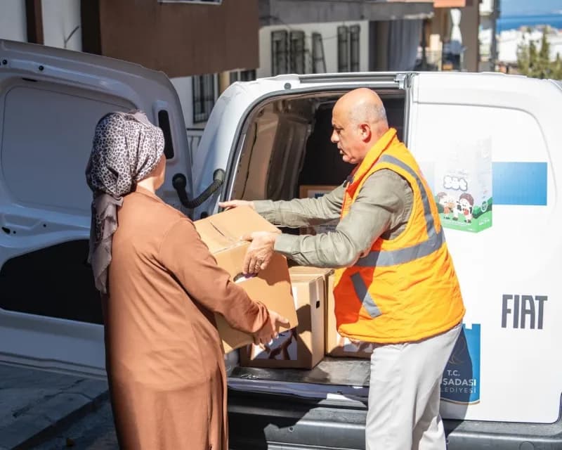 Kuşadası Belediyesi, yıl boyunca sürdürdüğü gıda kolisi desteği kapsamında ocak ayından bu yana ihtiyaç sahibi ailelere