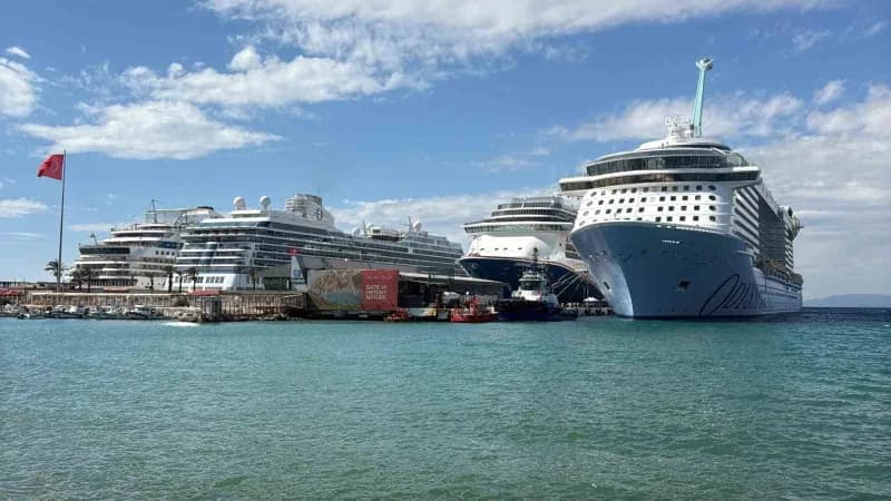 Kuşadası’na 4 kruvaziyerle 11 bin 811 turist geldi