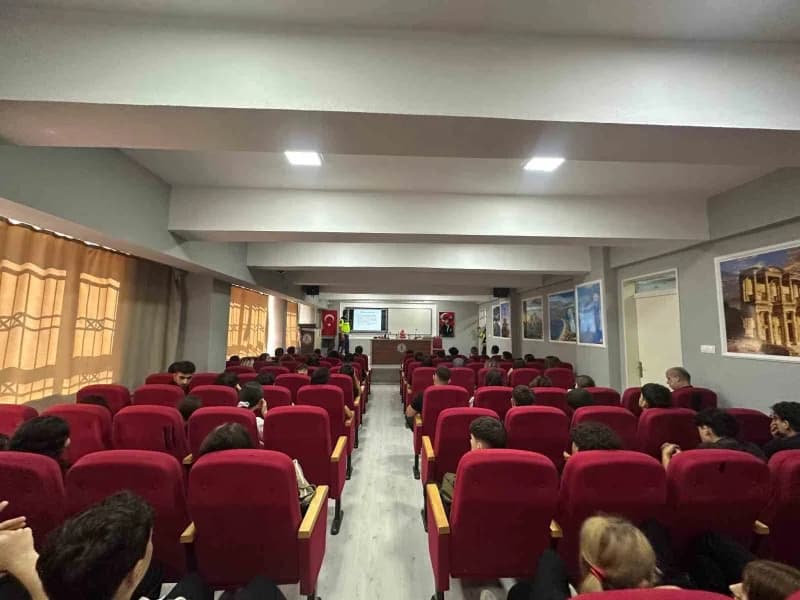 Kuşadası'nda öğrencilere Trafik ve Motosiklet Güvenliği semineri