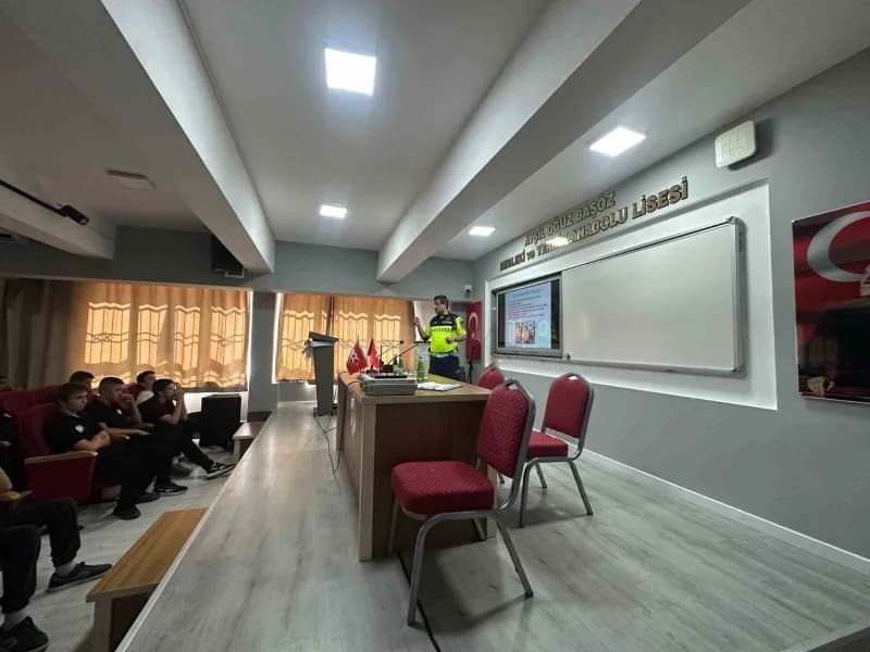 Kuşadası'nda öğrencilere Trafik ve Motosiklet Güvenliği semineri