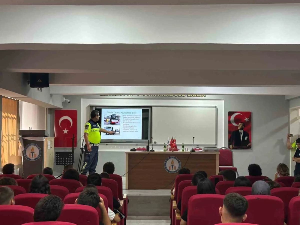 Kuşadası'nda öğrencilere Trafik ve Motosiklet Güvenliği semineri