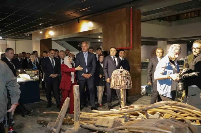 Kültür ve Turizm Bakanı Mehmet Nuri Ersoy müzeyi gezdi