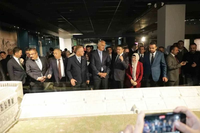 Kültür ve Turizm Bakanı Mehmet Nuri Ersoy müzeyi gezdi