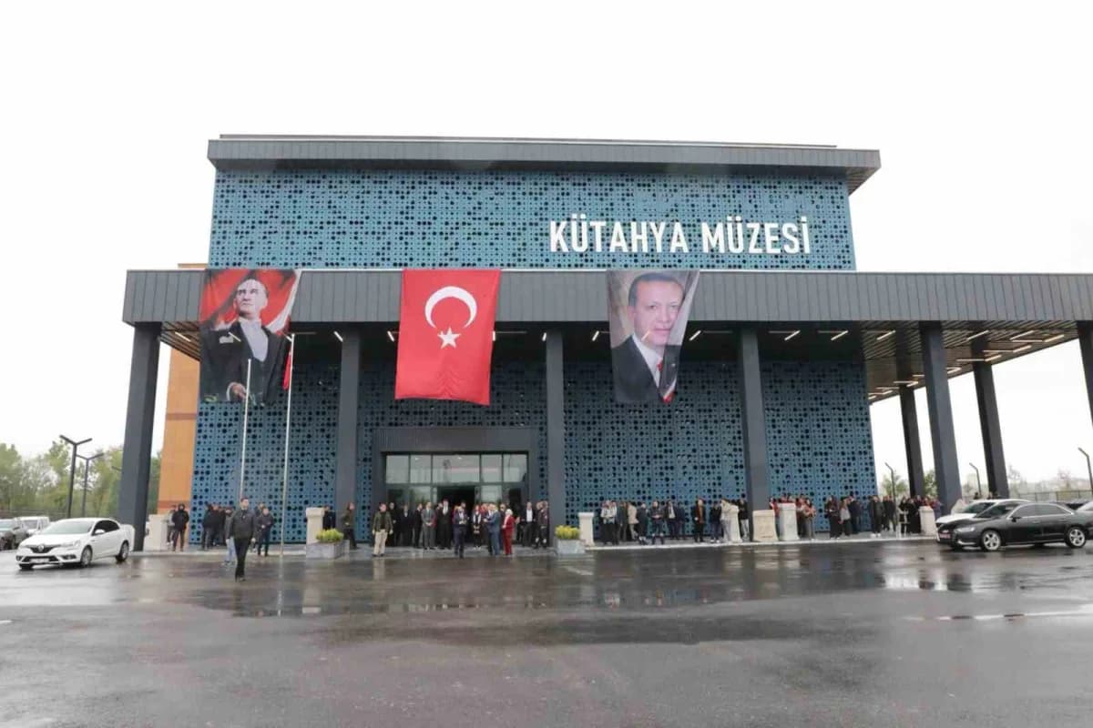 Kütahya Arkeoloji ve Maden Müzesi açılış töreninde Kültür ve Turizm Bakanı Mehmet Nuri Ersoy ve protokol üyeleri