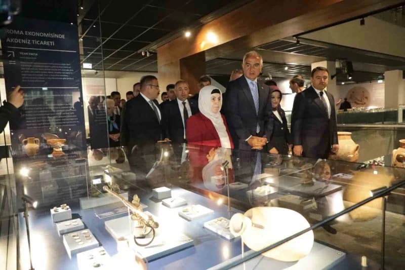 Kültür ve Turizm Bakanı Mehmet Nuri Ersoy müzeyi gezdi