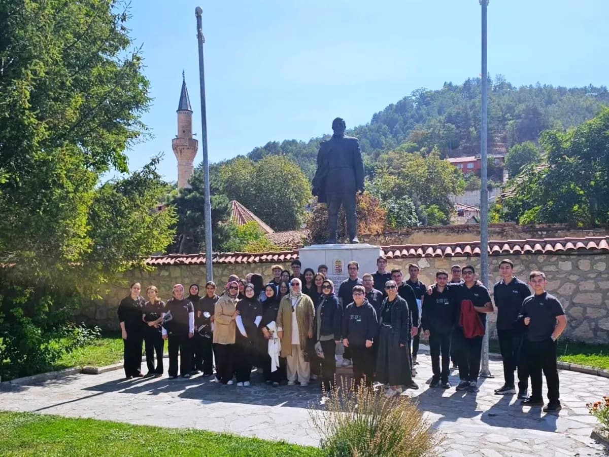 Kütahya Nafi Güral Fen Lisesi öğrencileri tarihi mekanları geziyor