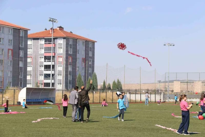 Kütahya’da öğrencilerden Gazze’deki Çocuklara uçurtmalı mesaj